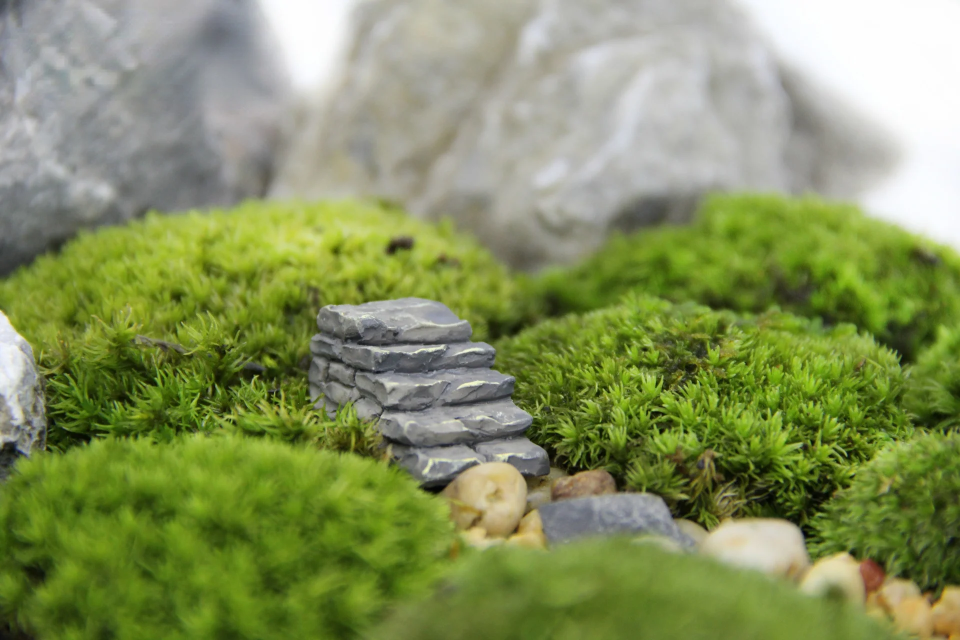 Micro adornos de piedra gris para paisajismo
