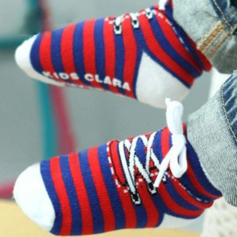 Par de calcetines en estilo cordones