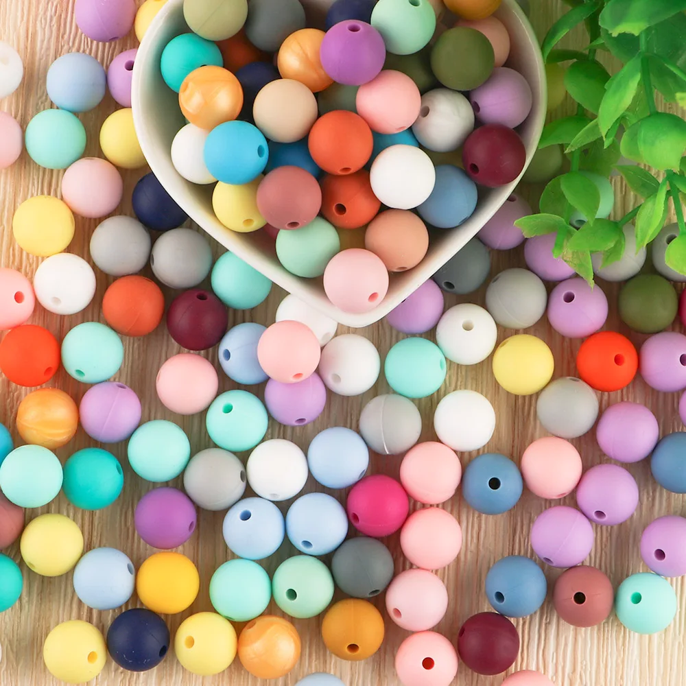 Cuentas ensartadas en cordón para pulsera