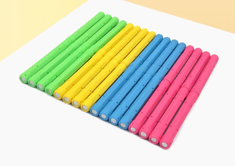 Palos y bolas magnéticos en colores variados