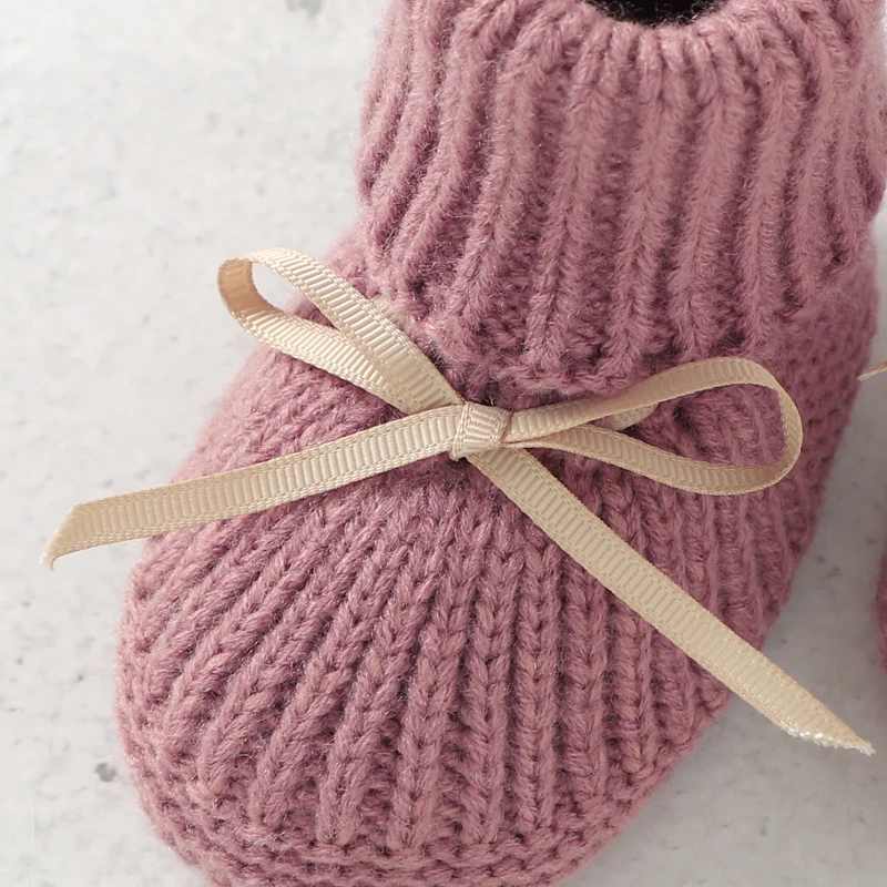 Botitas de calcetín y manoplas para bebé – Confort sin cordones - imagen 4