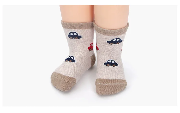 Calcetines blancos con rayas para bebé