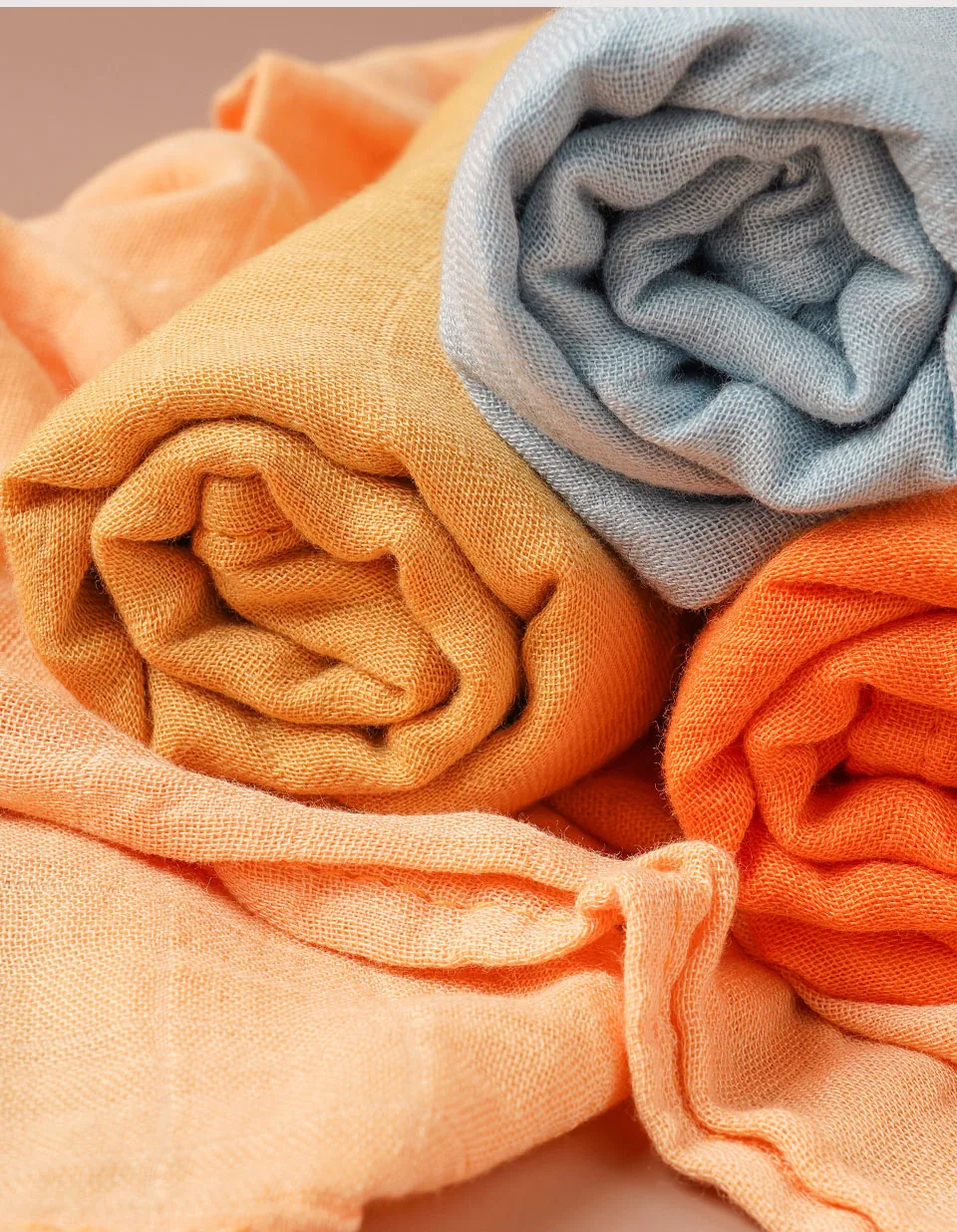 Detalle del tejido de muselina para bebé