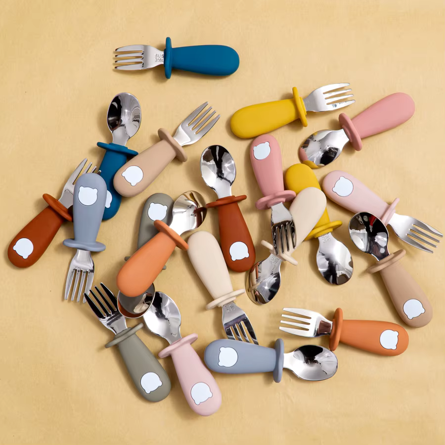Utensilios de acero inoxidable con mango de silicona para bebés