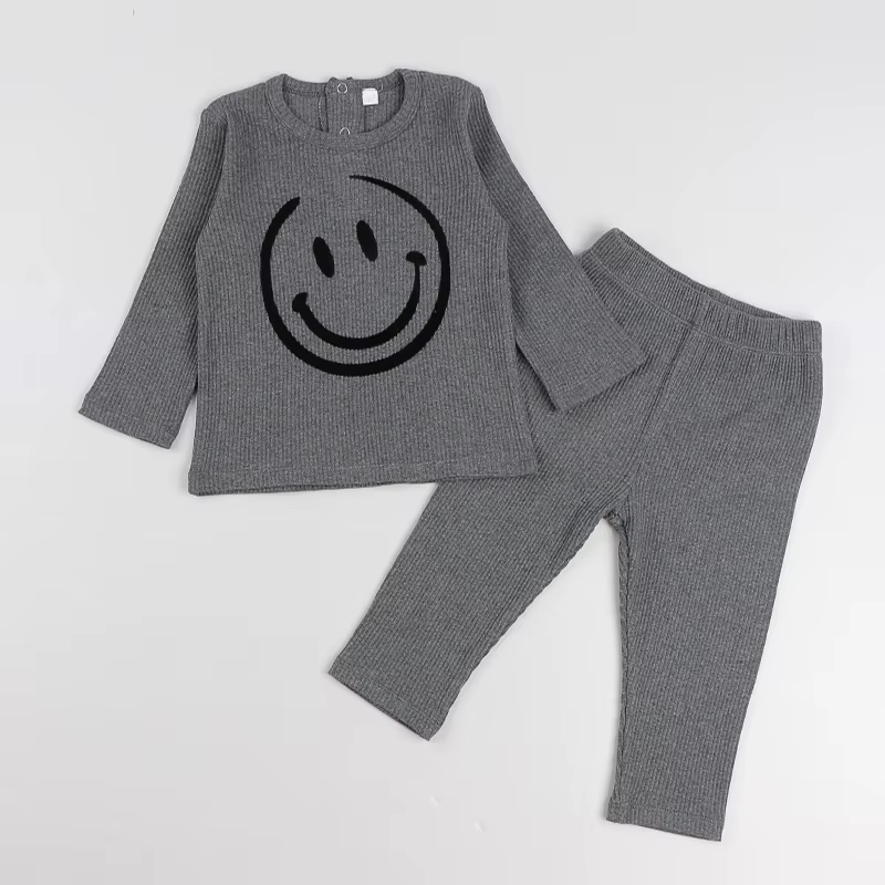 Conjunto infantil vista lateral