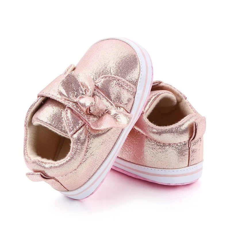 Zapatos de bebé primeros caminantes de PU con lazo para primavera