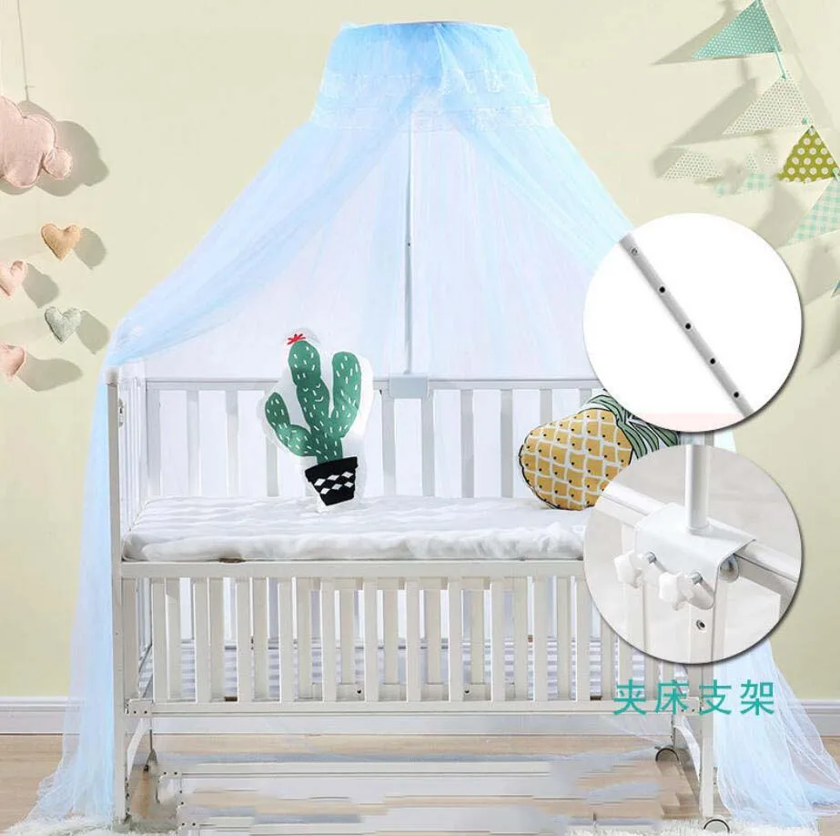 Cuna con dosel decorativo