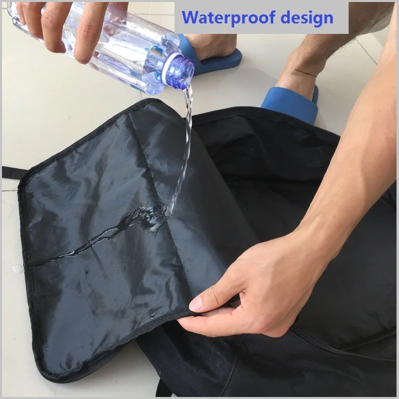 Interior de la mochila con bolsillo organizador