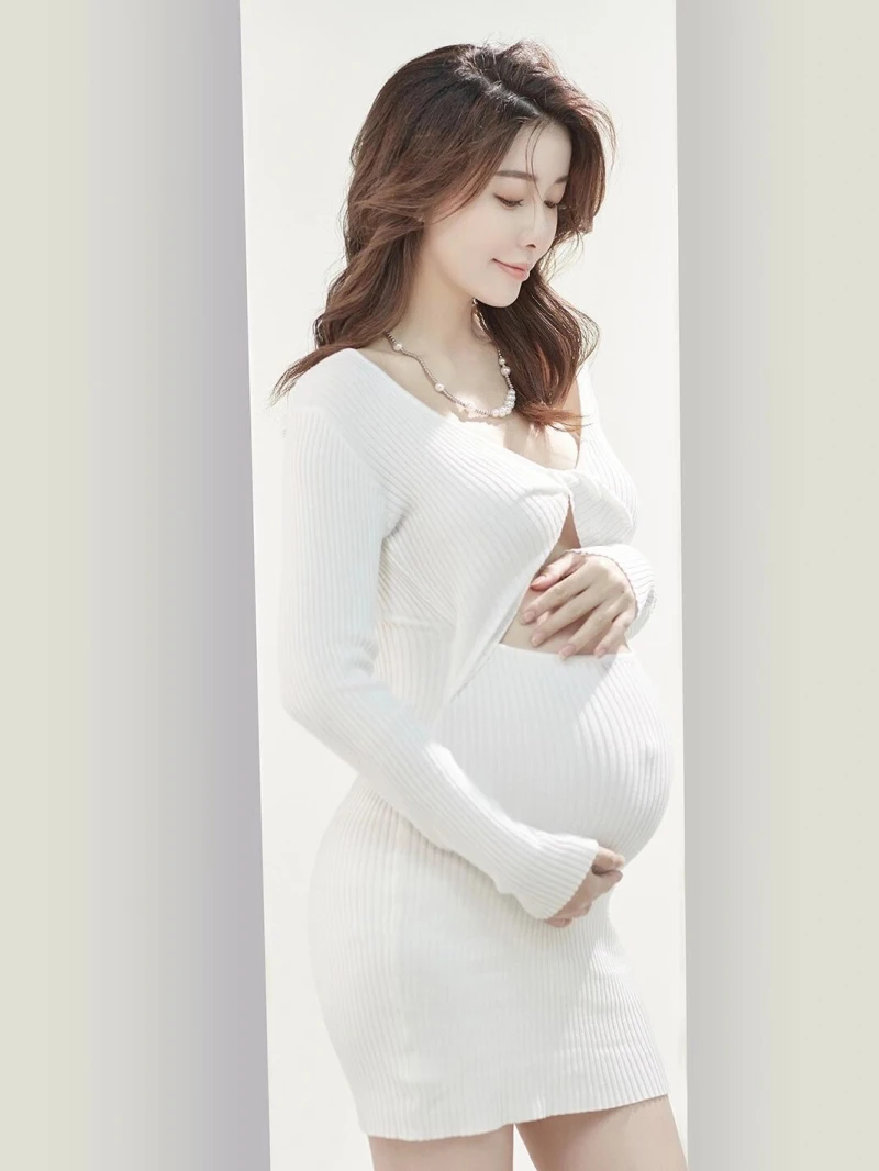 Vestido punto blanco maternidad para sesión de fotos estudio