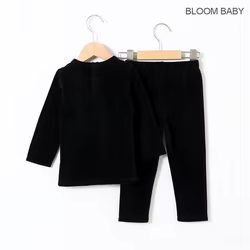 Conjunto terciopelo negro para bebé con parches estrella y corazón