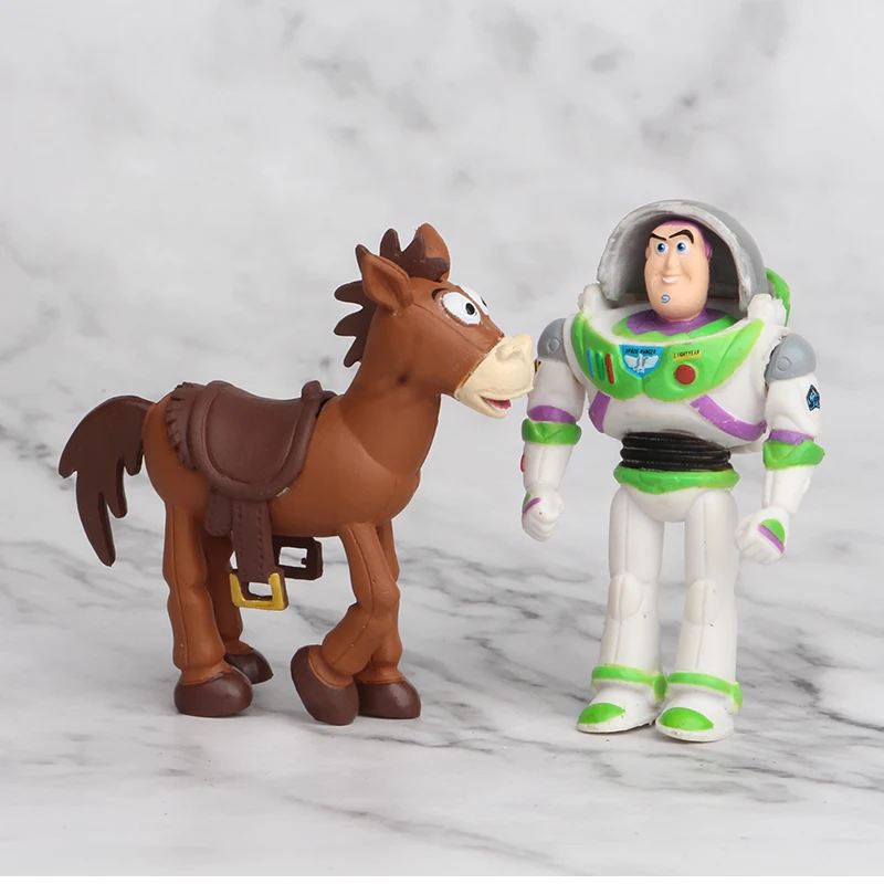 Colección Toy Story 4 en estante