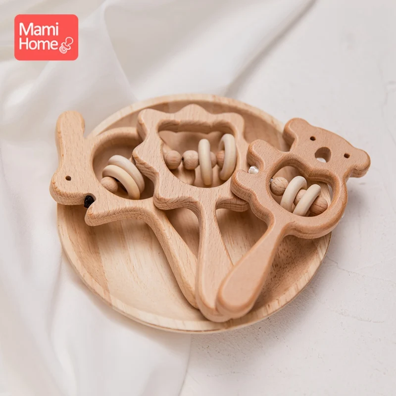 Sonajero de madera con cuentas y forma de conejo