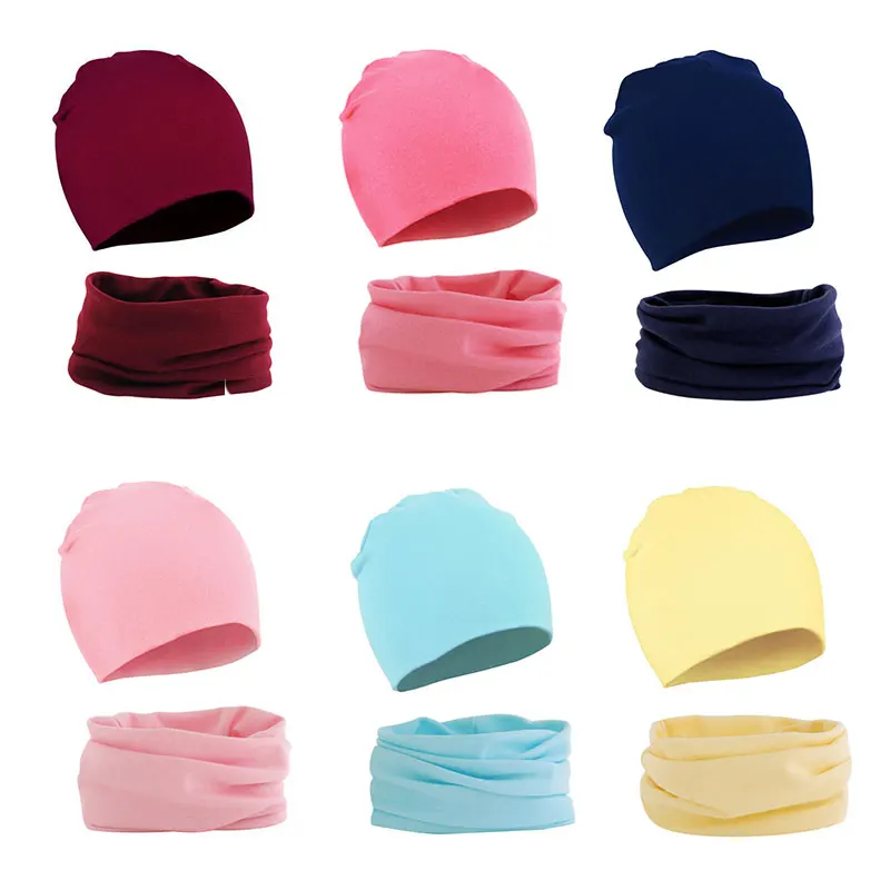 Conjunto de gorro y bufanda para niña en tonos caramelo