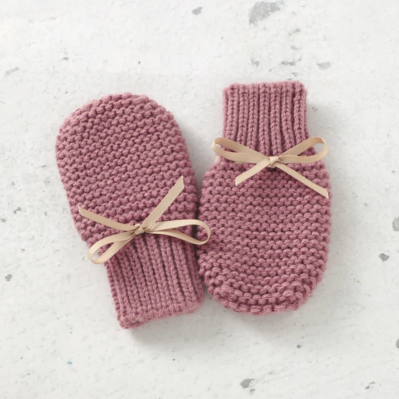 Botitas de calcetín y manoplas para bebé – Confort sin cordones - imagen 5