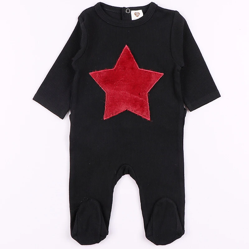 Vista del conjunto y estilo de overol/footies