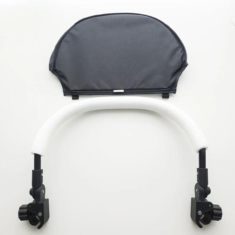 Reposapiés en uso con el cochecito Cybex Eezy S