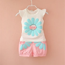 Conjunto chaleco floral y shorts de algodón para niño