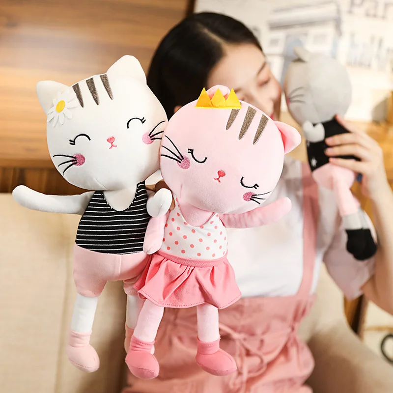 Almohada de felpa gato kawaii en color blanco