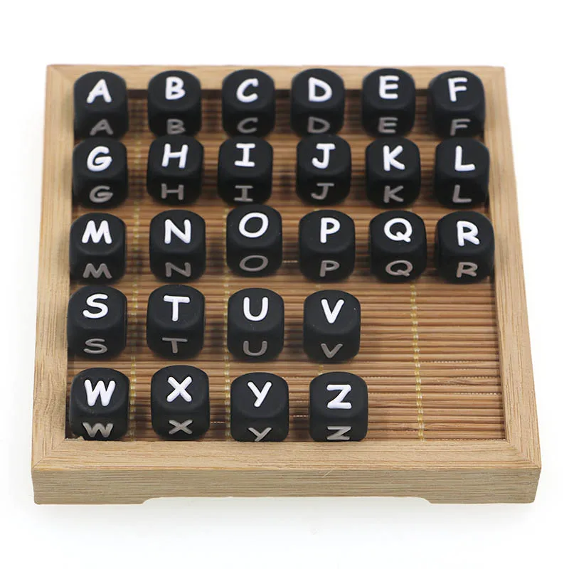 Cuentas de letras de silicona negra para pulseras infantiles DIY