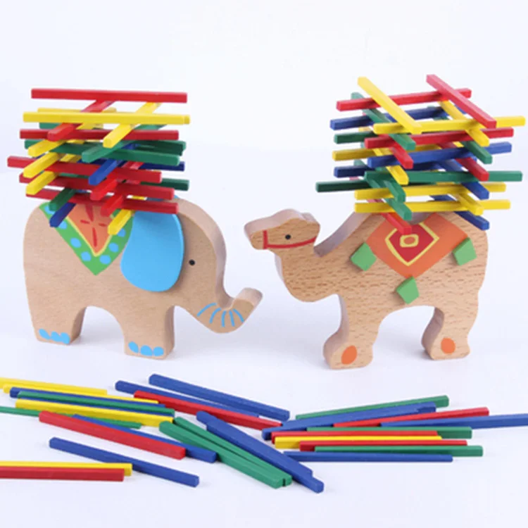 Elefante de madera y palos de colores