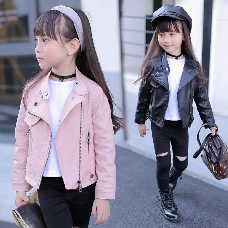 Detalle de la chaqueta en look infantil