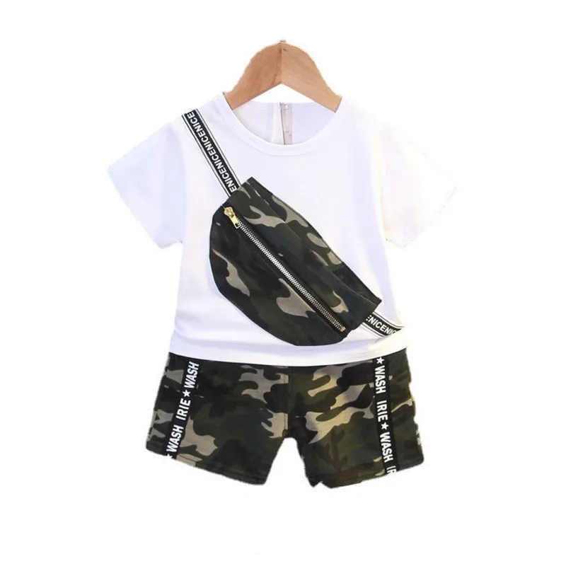 Conjunto verano niño camiseta con bolsillo y pantalones cortos