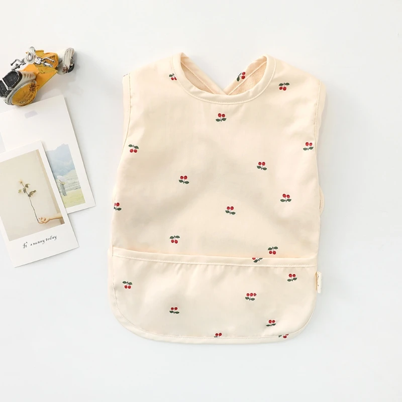 Babero impermeable para bebé con bolsillo y paño de eructar incluido - imagen 2