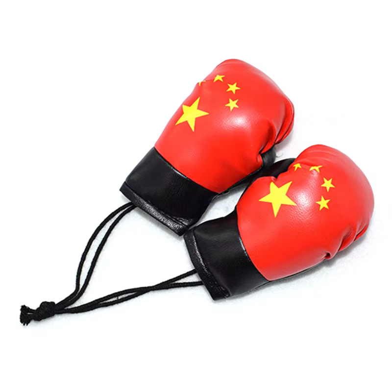 Varios estilos de mini guantes de boxeo expuestos