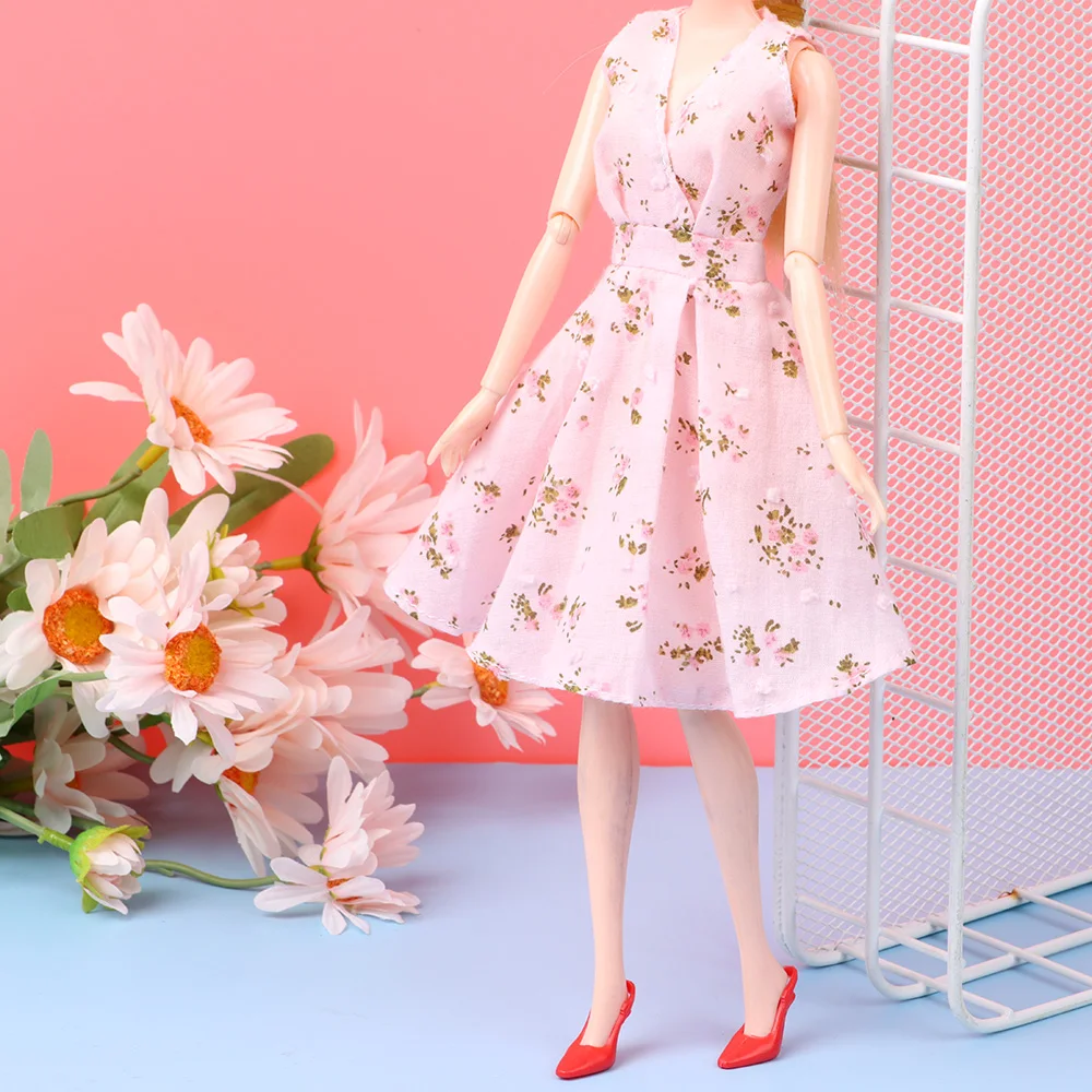Vestido floral artesanal para muñeca de 30 cm - imagen 5