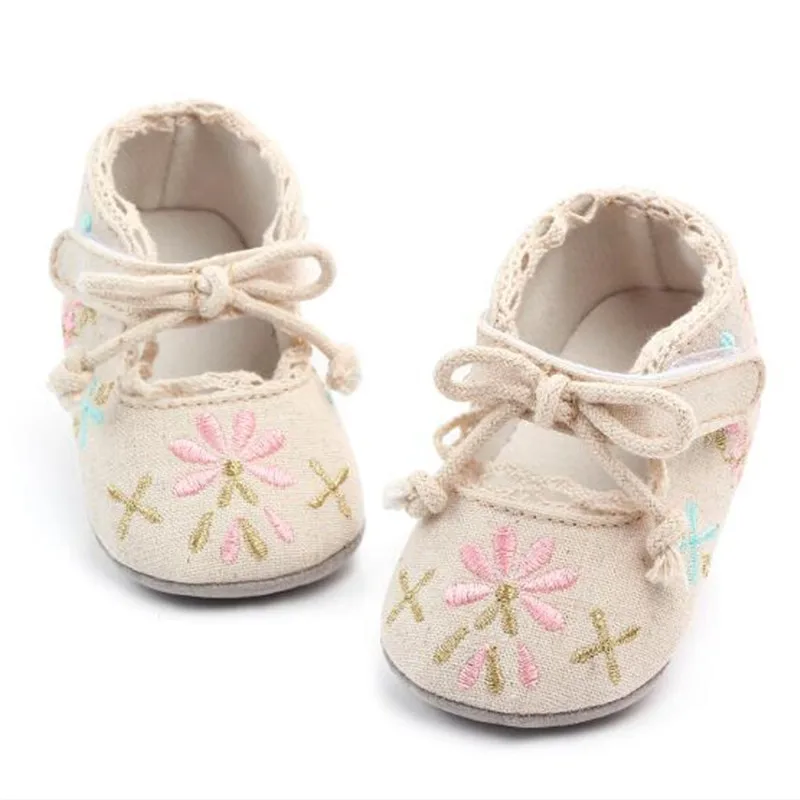Zapatos de flores antideslizantes para bebé – Suela suave primeros pasos - imagen 2