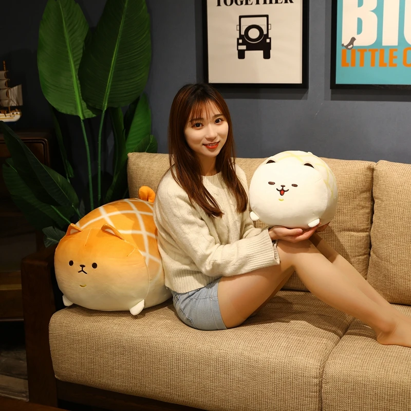 Peluche Shiba Inu usado como cojín