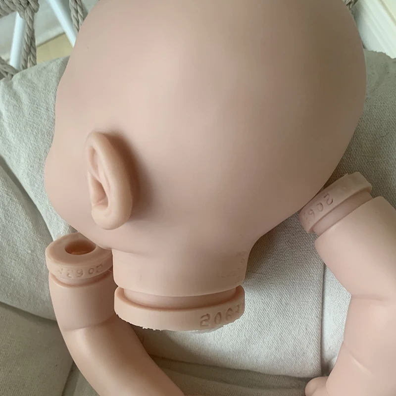 Vista trasera del cuerpo de tela con costuras visibles