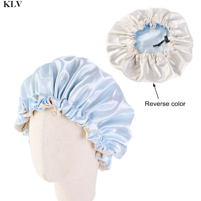 Detalle de la elasticidad y caída del gorro
