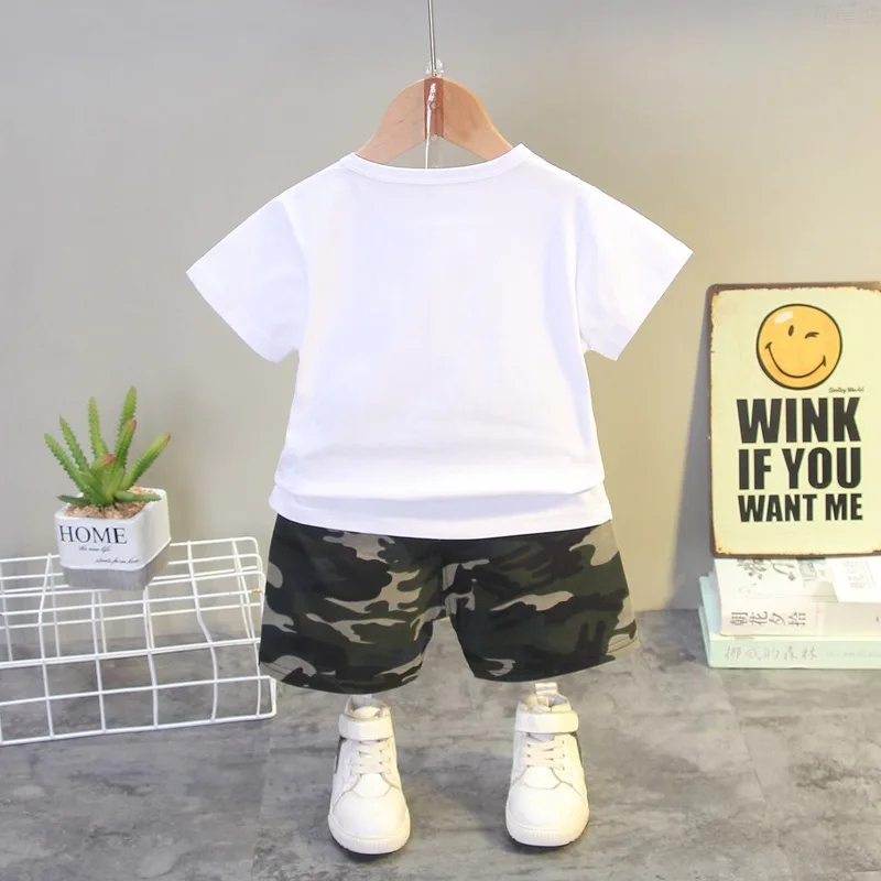 Conjunto verano niño camiseta con bolsillo y pantalones cortos - imagen 4