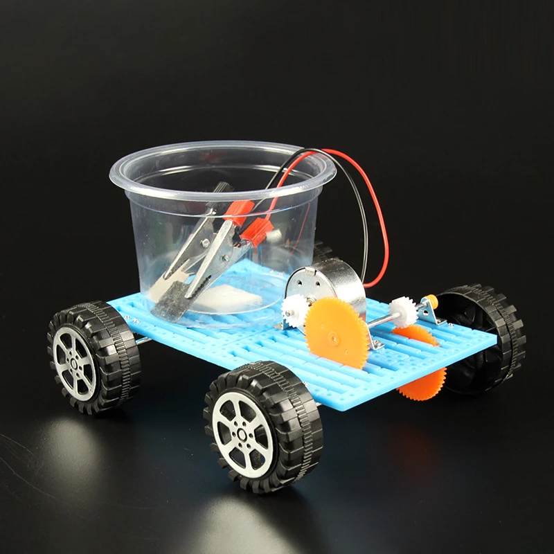 Coche eléctrico de agua salada en vista lateral