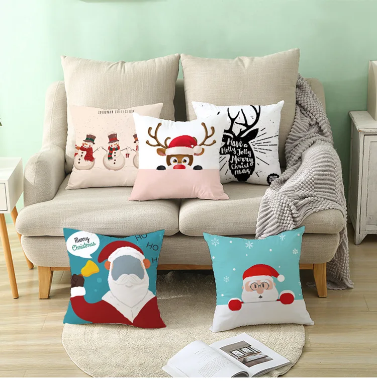 Funda de almohada presentada como regalo navideño