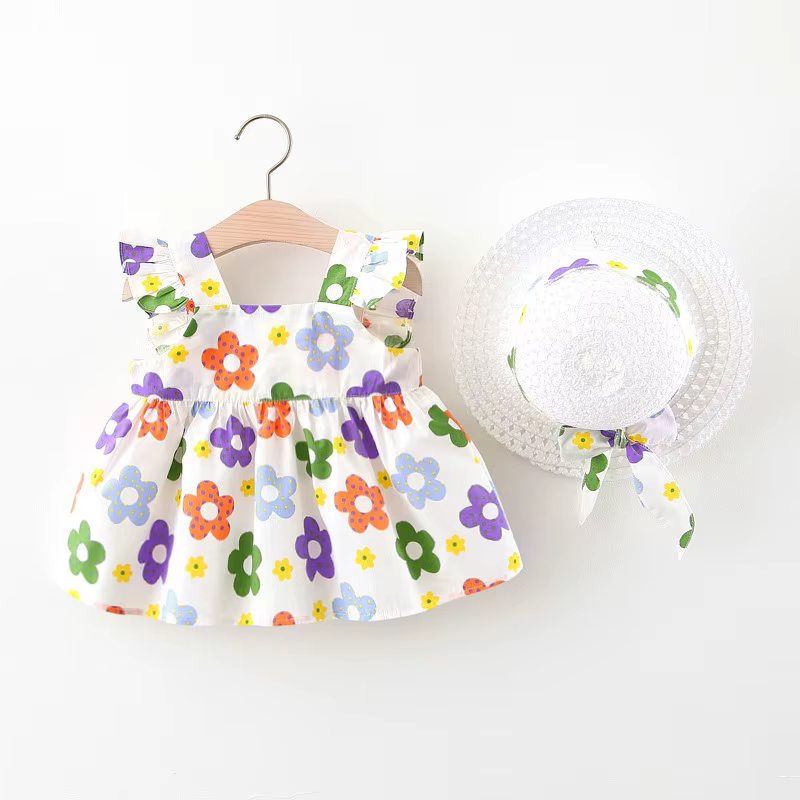 Niña luciendo el conjunto floral de verano