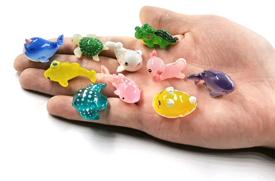 Mini estatuilla de ballena en resina