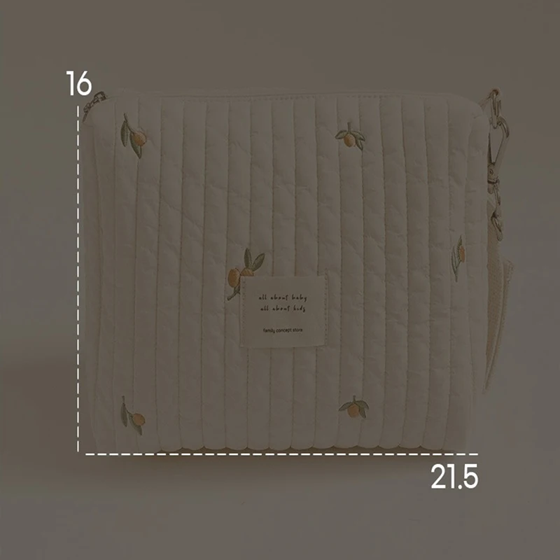 Bordado con oso suave sobre la bolsa