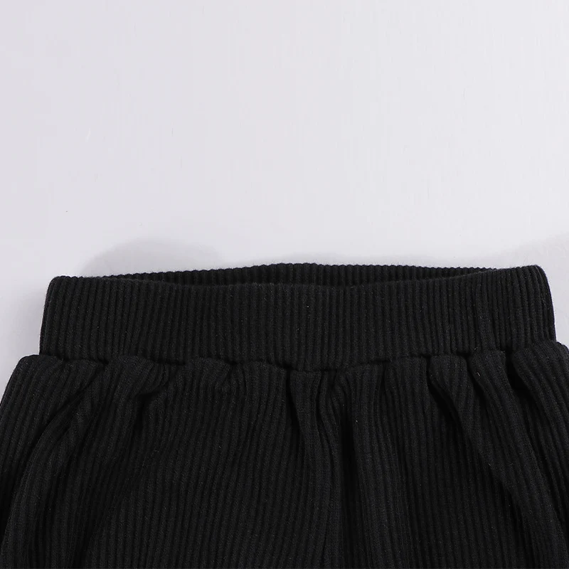 Conjunto verano bebé niño top acanalado negro y pantalón corto - imagen 4
