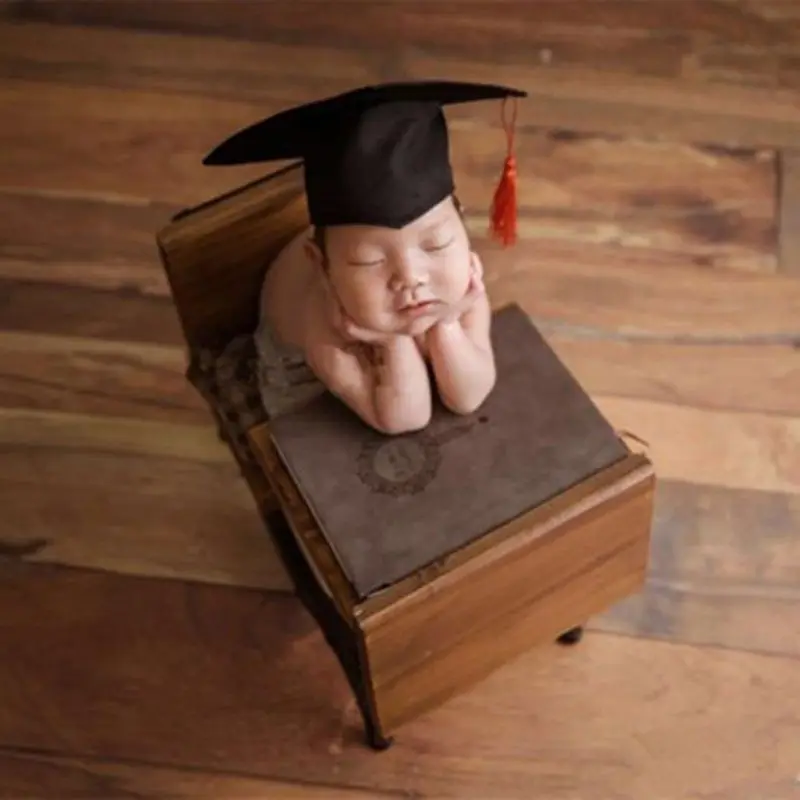 Gorro de graduación para recién nacido en fotos de guardería - imagen 2
