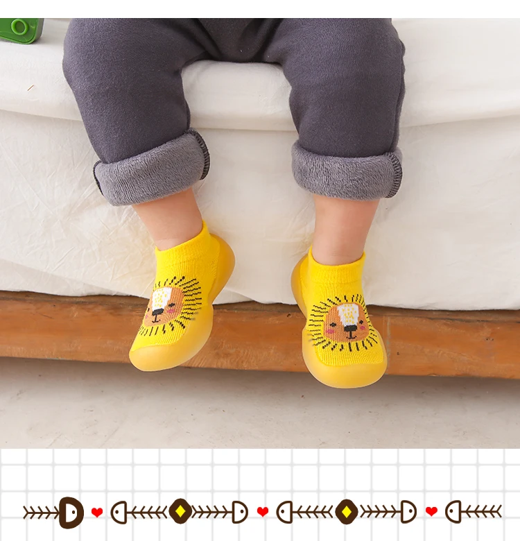 Calcetines de bebé con estampado de león