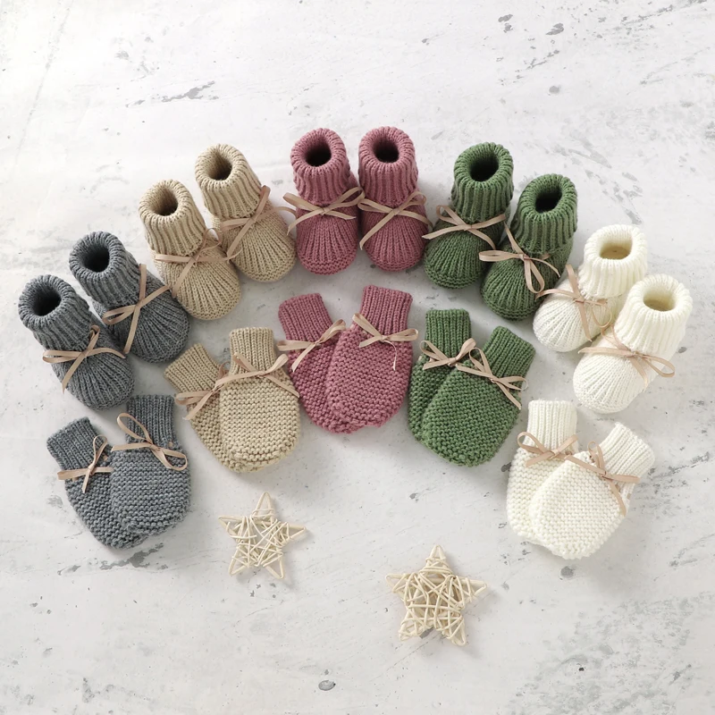 Botitas de calcetín y manoplas para bebé – Confort sin cordones - imagen 2