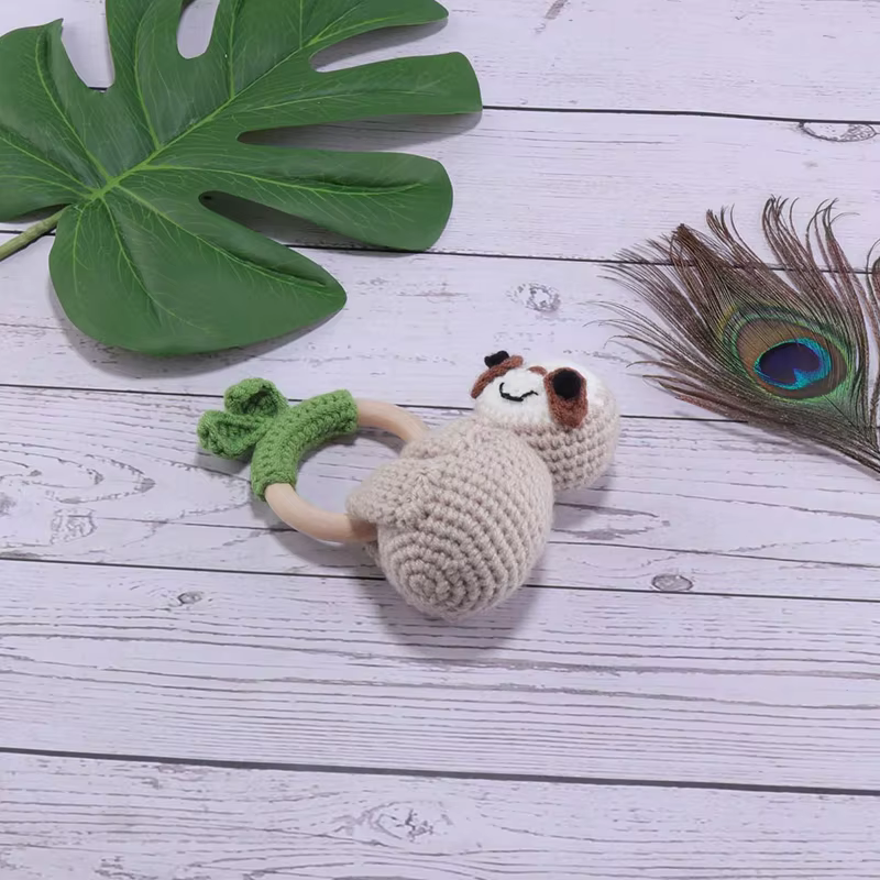 Sonajero de conejo y león como regalo