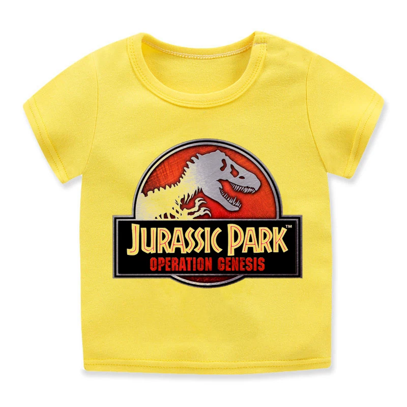Detalle del estampado de dinosaurio en amarillo
