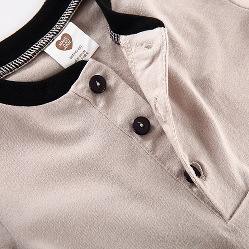 Conjunto bebé top de algodón, pantalón corto con botones y volantes - imagen 4