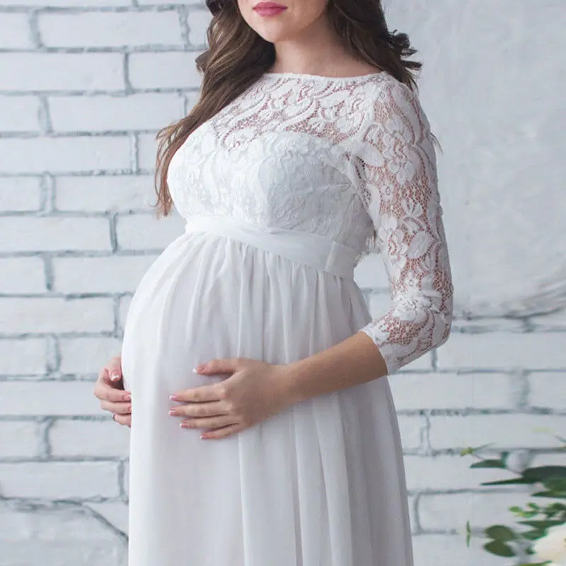Modelo wearing vestido maternity