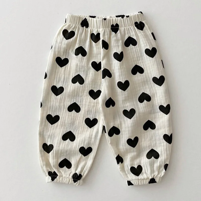 Pantalón corto gris con parche divertido