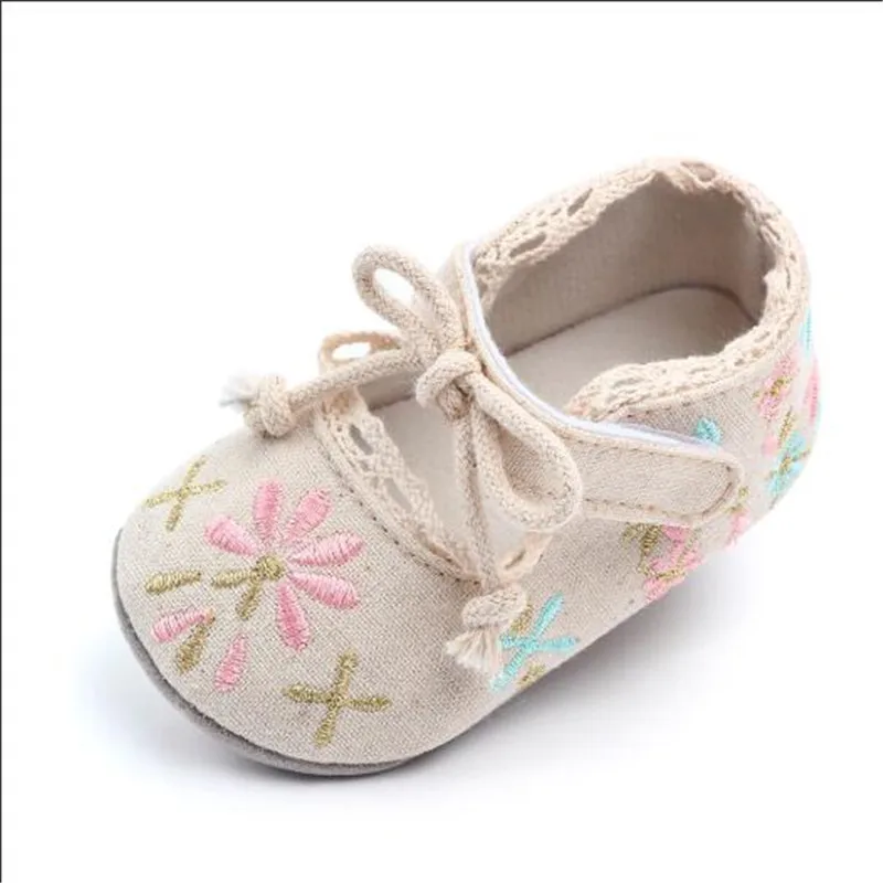 Zapatos de flores antideslizantes para bebé – Suela suave primeros pasos - imagen 3