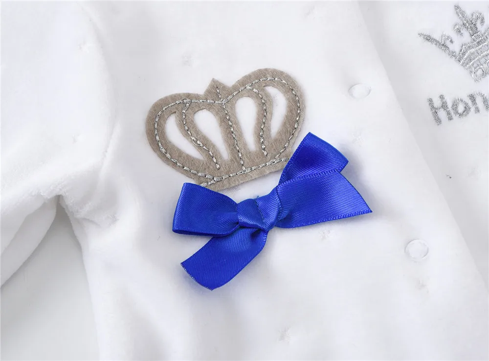 Detalle del estampado de corona